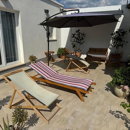 Beach House Oasis Villa Livak คาชเตลา ภายนอก รูปภาพ
