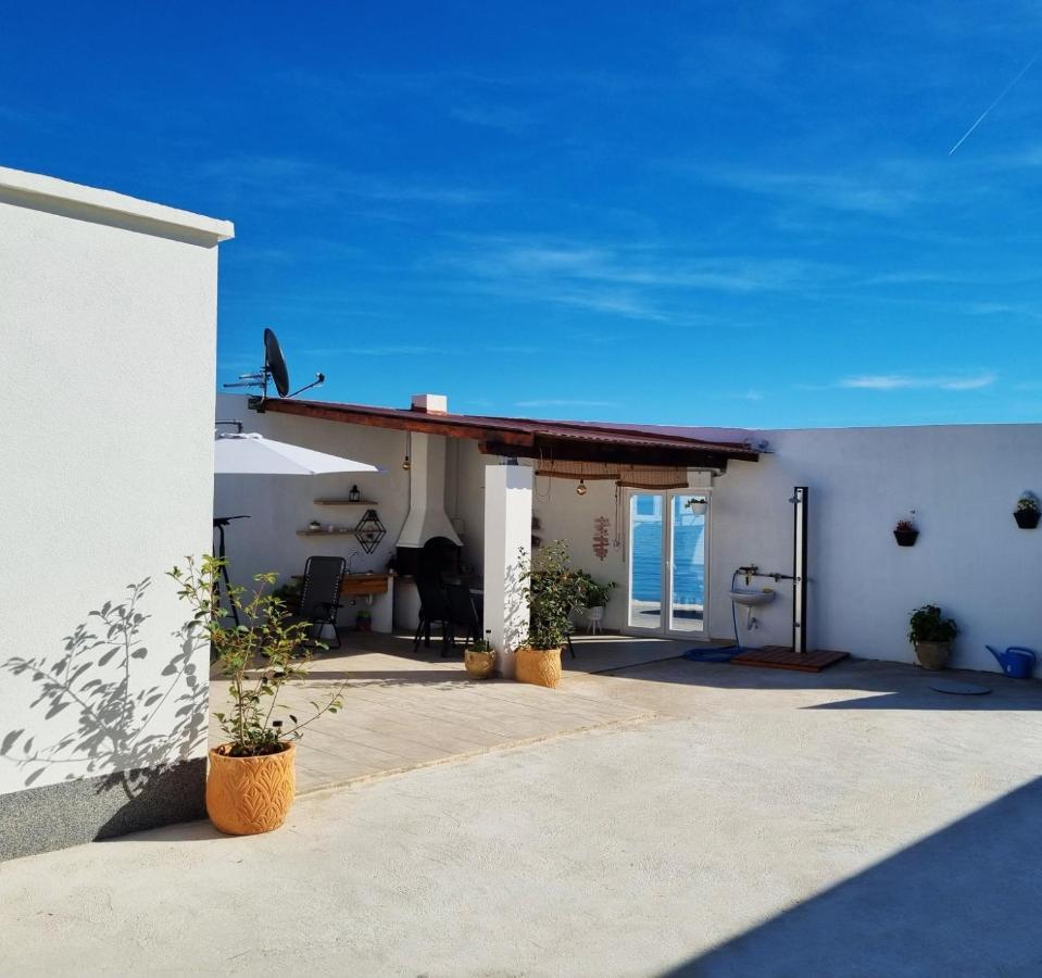 Beach House Oasis Villa Livak คาชเตลา ภายนอก รูปภาพ