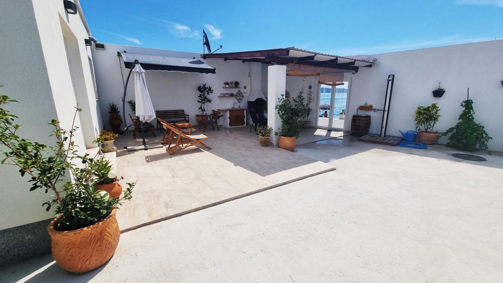 Beach House Oasis Villa Livak คาชเตลา ภายนอก รูปภาพ