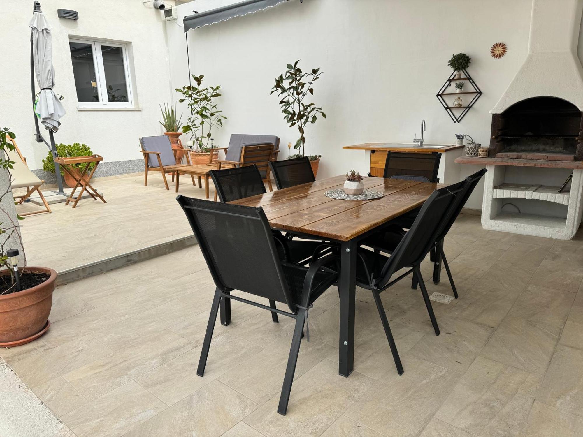 Beach House Oasis Villa Livak คาชเตลา ภายนอก รูปภาพ