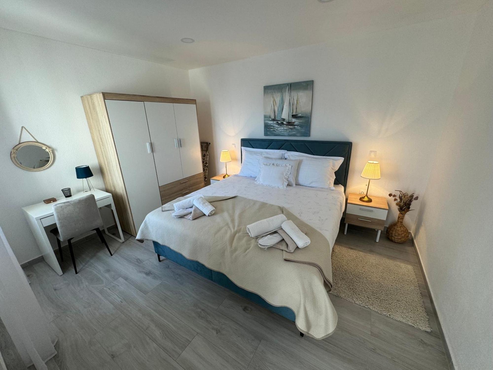 Beach House Oasis Villa Livak คาชเตลา ภายนอก รูปภาพ