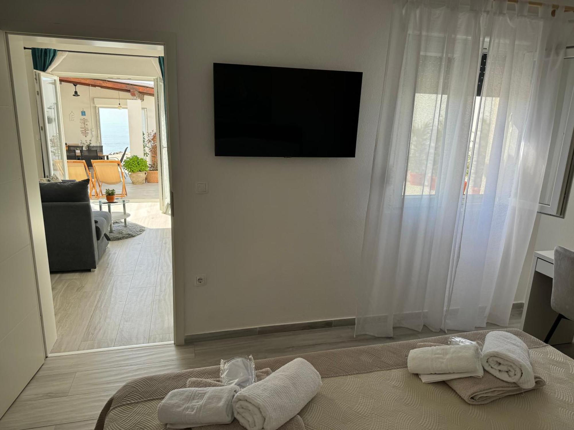 Beach House Oasis Villa Livak คาชเตลา ภายนอก รูปภาพ