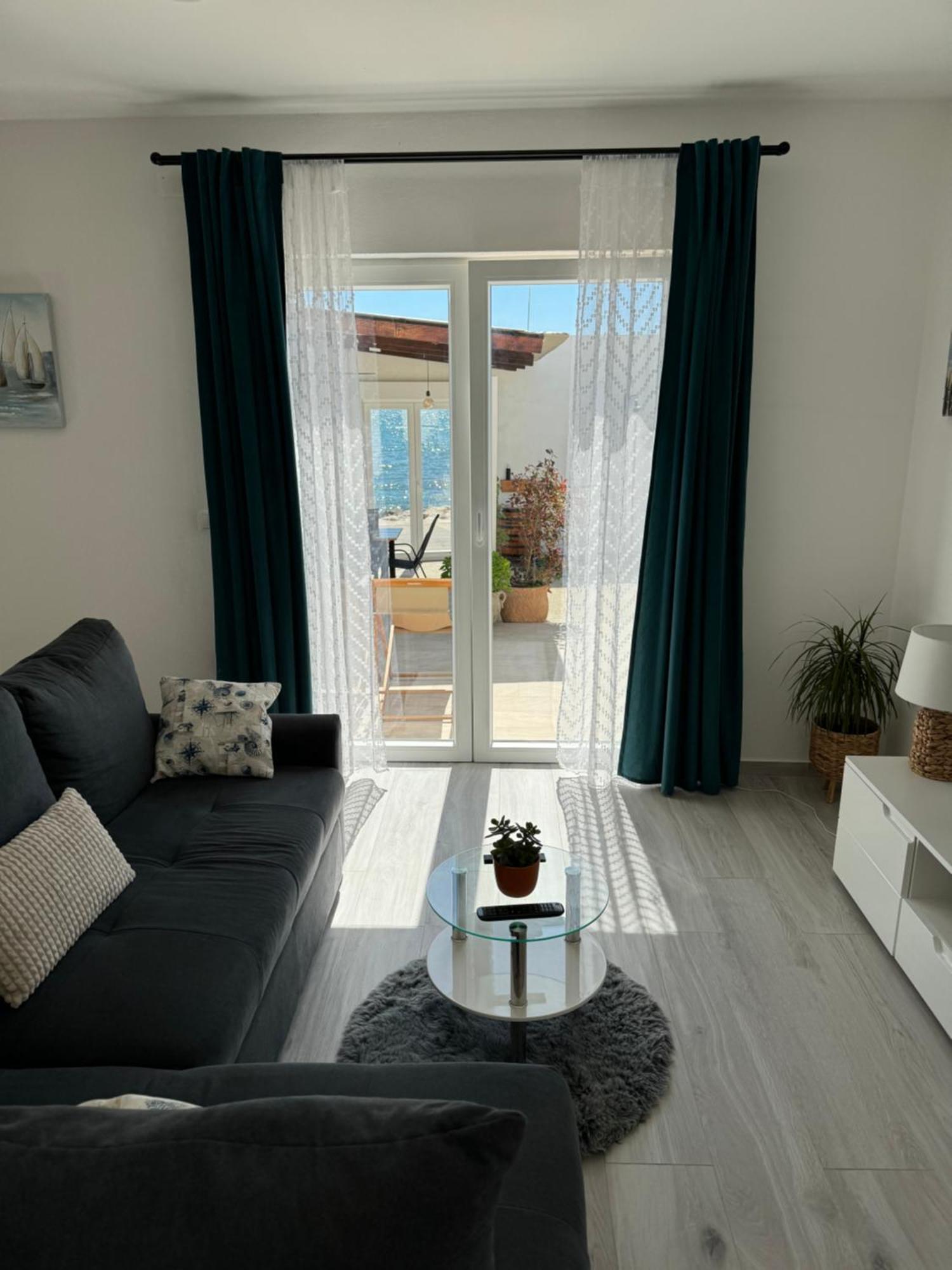Beach House Oasis Villa Livak คาชเตลา ภายนอก รูปภาพ