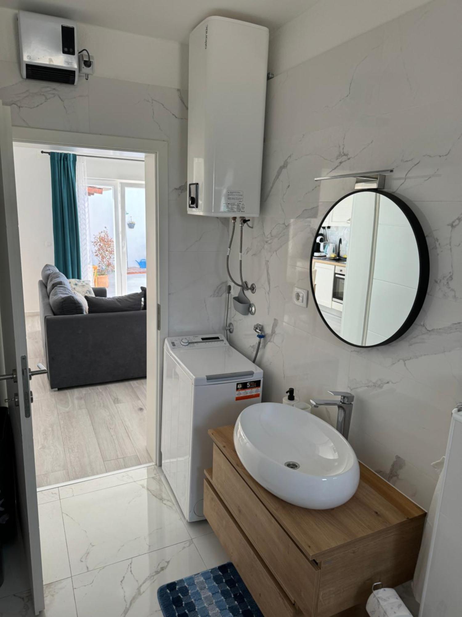 Beach House Oasis Villa Livak คาชเตลา ภายนอก รูปภาพ
