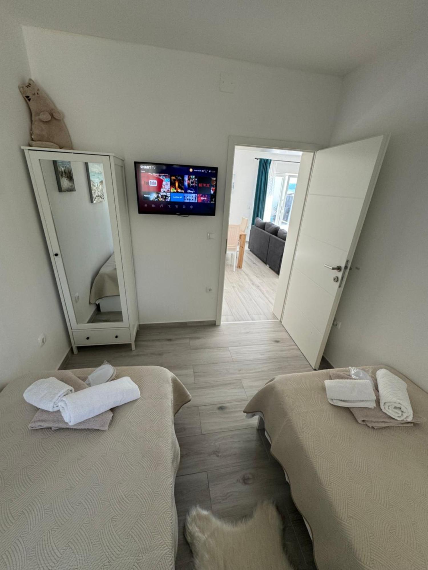 Beach House Oasis Villa Livak คาชเตลา ภายนอก รูปภาพ