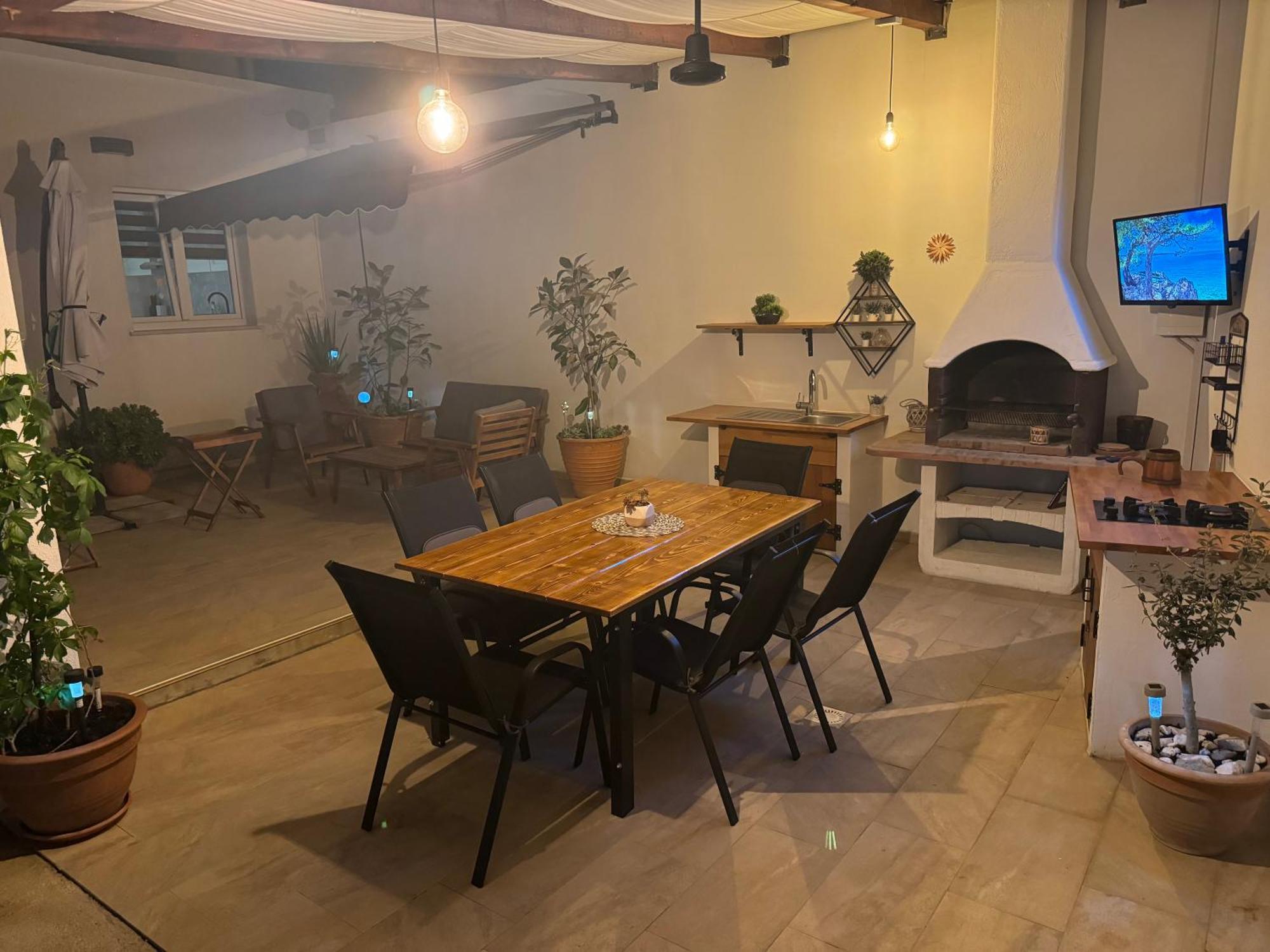 Beach House Oasis Villa Livak คาชเตลา ภายนอก รูปภาพ