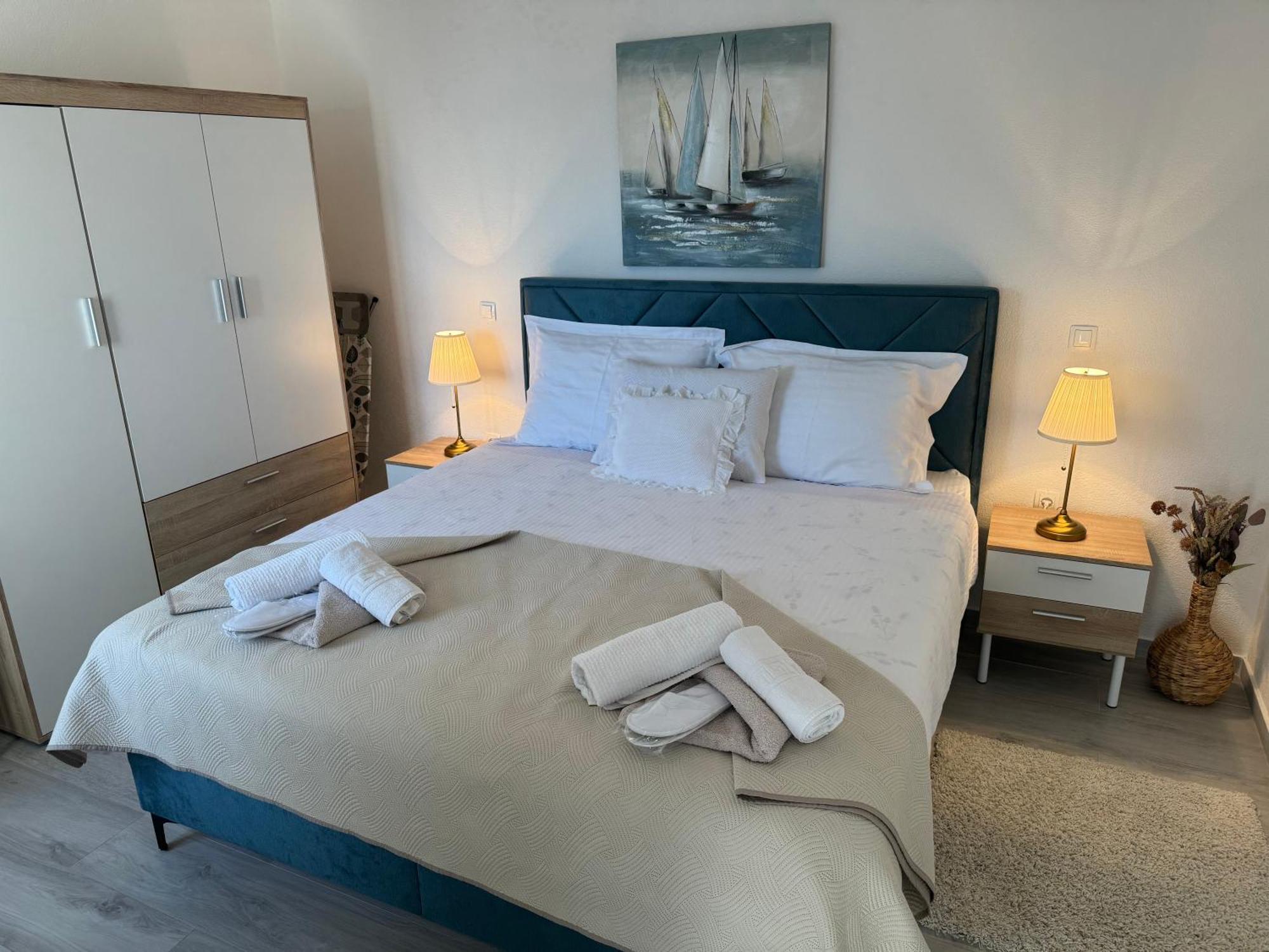 Beach House Oasis Villa Livak คาชเตลา ภายนอก รูปภาพ