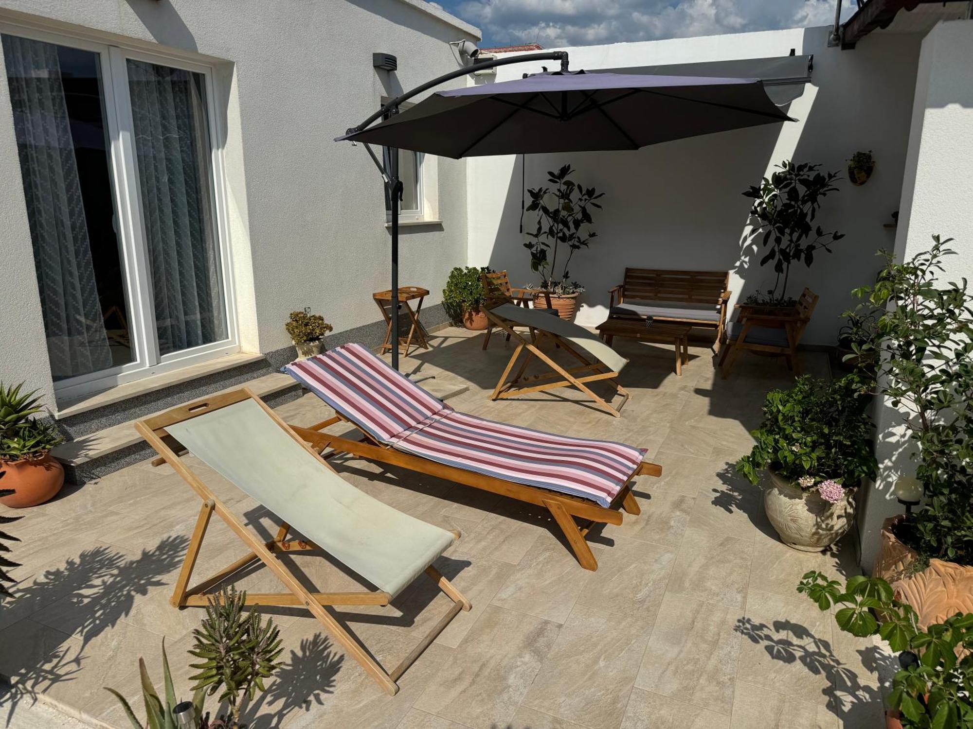 Beach House Oasis Villa Livak คาชเตลา ภายนอก รูปภาพ