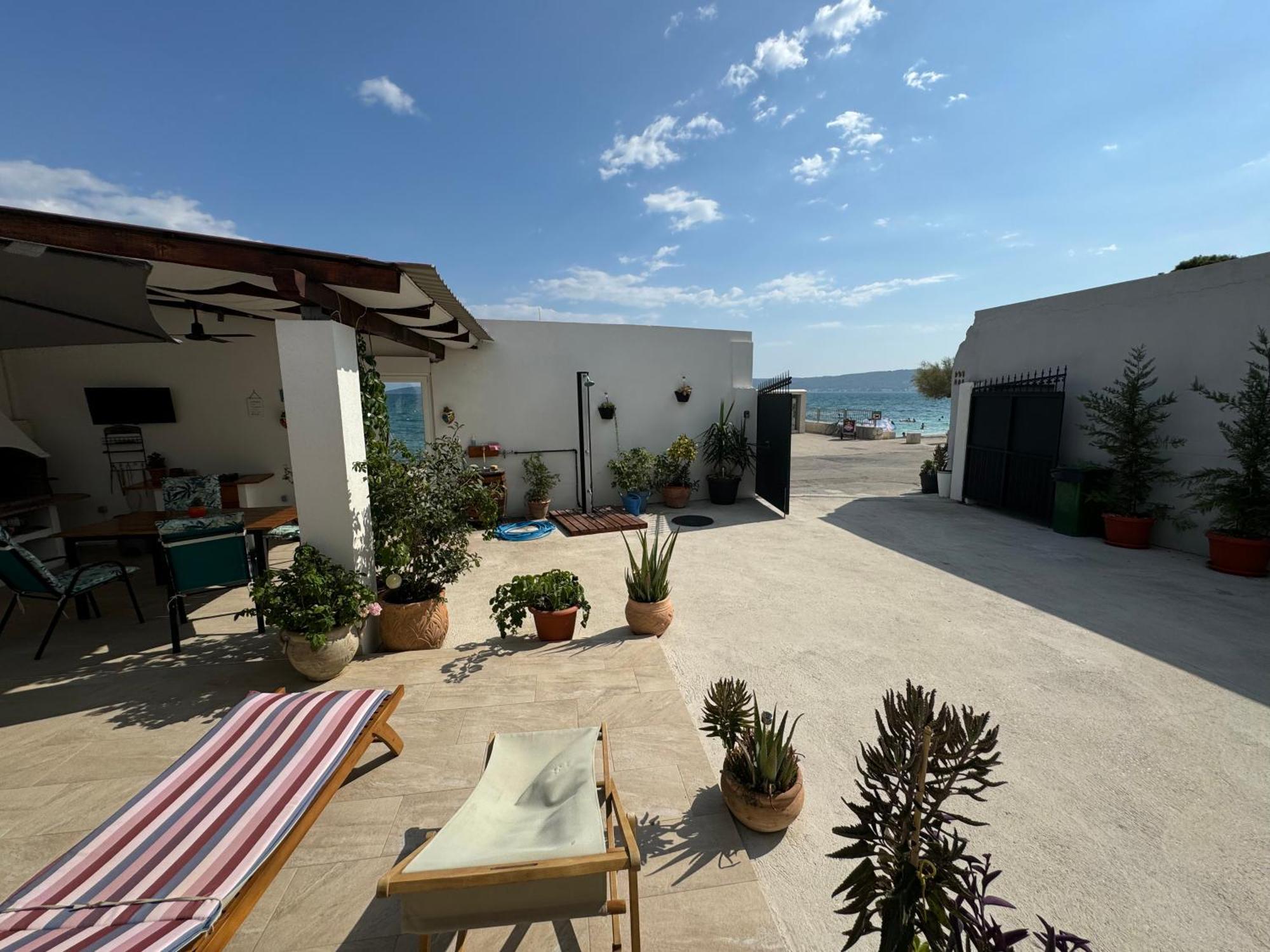 Beach House Oasis Villa Livak คาชเตลา ภายนอก รูปภาพ